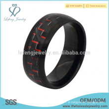 Casamento banhado a preto e vermelho de fibra de carbono inlay titânio anel para os homens